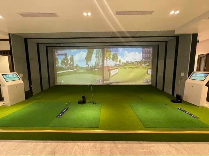 Phòng tập Golf 3D: Mang đến cho bạn trải nghiệm tập Golf cực kỳ sống động và chân thực với phòng tập Golf 3D! Với công nghệ 3D, bạn có thể tập Golf một cách chân thực hơn bao giờ hết với mọi chi tiết tương tự như làm thật. Hãy nhanh tay đăng ký và tham gia để trải nghiệm cảm giác tuyệt với này!